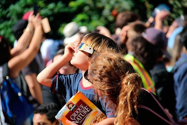 eclipse solar niños